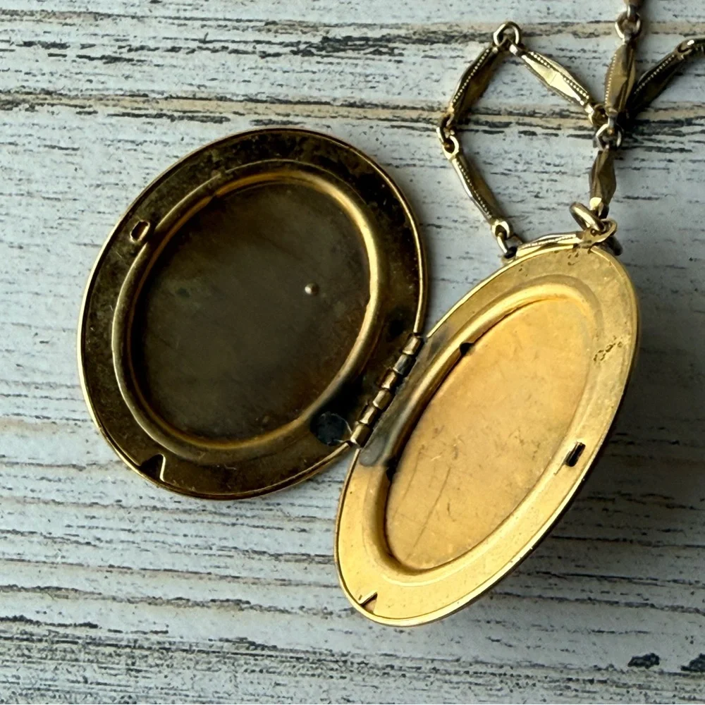 Vintage Gold Plated Etched Bar Link Necklace & Large Oval Locket - Picture 10 of 14